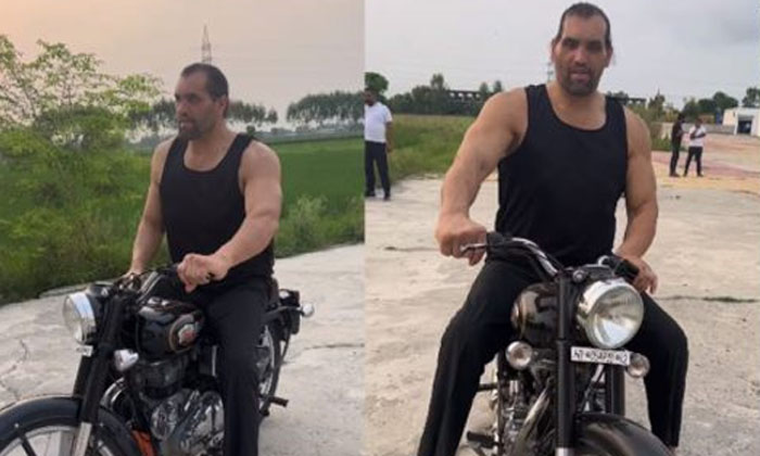  Wrestler Khali Who Rode A Bullet Bike It Was Like A Toy In Front Of Him, The Gre-TeluguStop.com