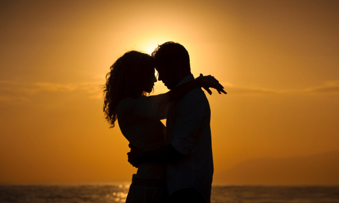 పోర్న్ వీడియోలతో రూ.2,476 కోట్లు సంపాదించాడు | Adult Site Only Fans