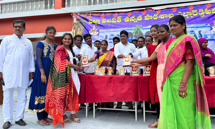  Bheem Excellence Award Presented To Talented Students In Ellareddy Peta, Bheem E-TeluguStop.com