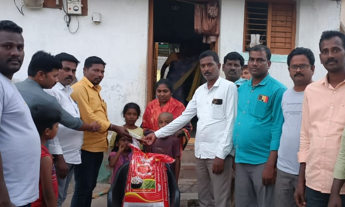  Cheyuta Mithra Foundation Financial Help To Victims Family, Cheyuta Mithra Found-TeluguStop.com