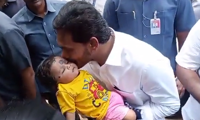  Cm Jagan Named Baby As Devudu During His Konaseema Visit, Cm Jagan ,named Baby ,-TeluguStop.com