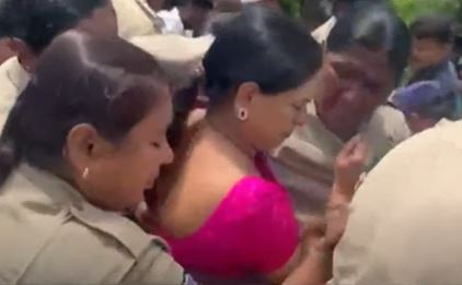 Tension At Indalwai Toll Plaza In Nizamabad District Tension At Indalwai Toll Plaza In Nizamabad District-TeluguStop.com