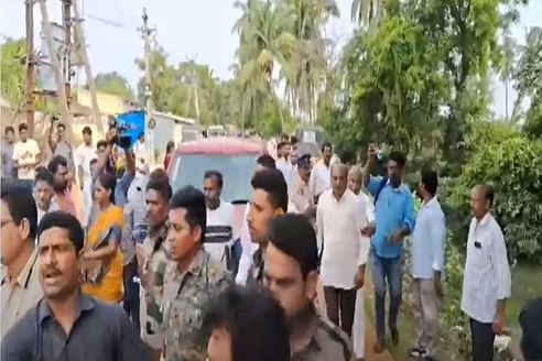  Tension In Pedapadu Mandal Of Eluru District-TeluguStop.com
