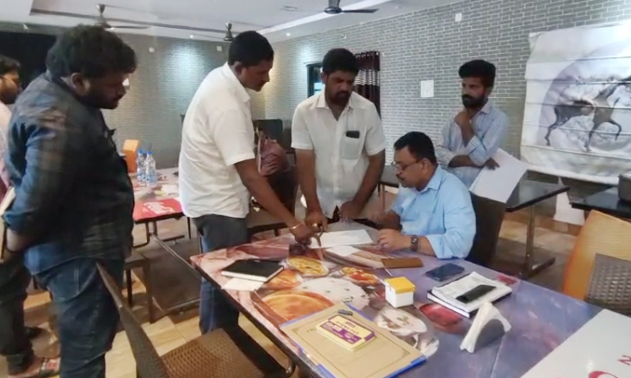 Food Safety Officers Raids In Kakinada District, Food Safety Officers Raids ,kak-TeluguStop.com