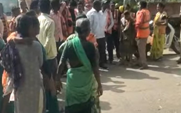  Tension At Hyderabad Ghmc Office-TeluguStop.com