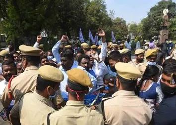 Tension At Hyderabad Gun Park Tension At Hyderabad Gun Park-TeluguStop.com