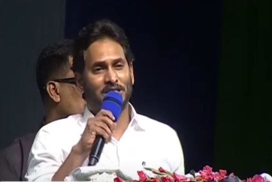  It Is The Employees Who Provide The Government Schemes To The People..: Cm Jagan-TeluguStop.com