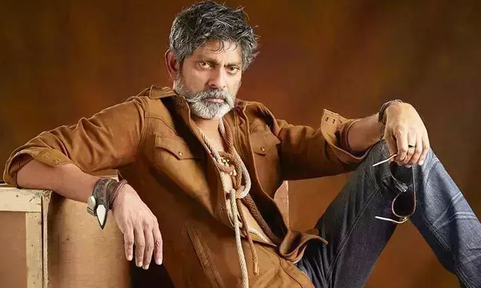  Shocking Facts About Jagapatibabu Real Life Details Here Goes Viral In Social Me-TeluguStop.com