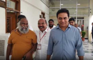  Congress Mla Jaggareddy Met Minister Ktr In The Assembly..!!-TeluguStop.com