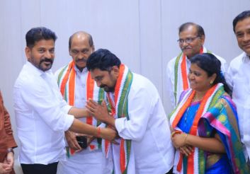  Khammam District Congress Leader Matta Dayanand Suffered A Setback-TeluguStop.com