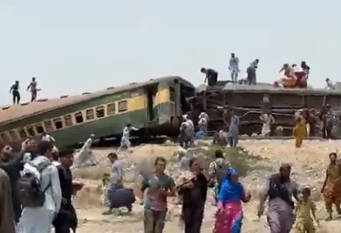 A Terrible Train Accident In Pakistan.. 20 People Died-TeluguStop.com