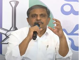  Sajjala's Reaction To Yarlagadda's Party Change..!-TeluguStop.com
