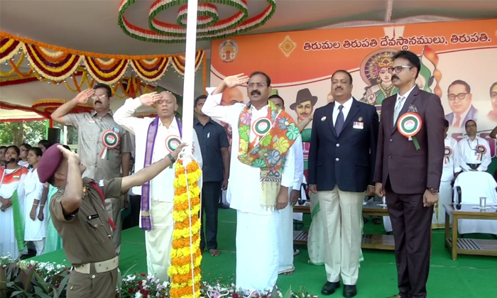  Ttd Chairman Bhumana Karunakar Reddy Hoists Flag On Independance Day, Ttd Chairm-TeluguStop.com