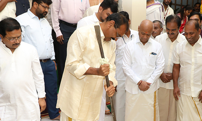  Ttd Chairman Bhumana Karunakar Reddy Laid Foundation Stone To Sv Museum, Ttd Cha-TeluguStop.com