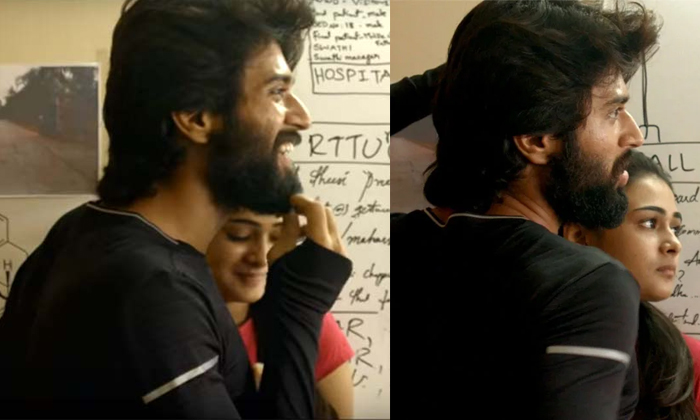  Vijay Devarakonda And Shalini Lip Lock Scenes Viral-TeluguStop.com