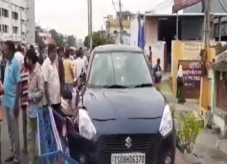  Car Accident In Vijayawada..-TeluguStop.com