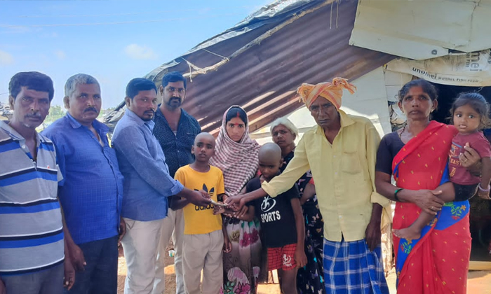  4000 Financial Assistance To The Family Of The Deceased-TeluguStop.com