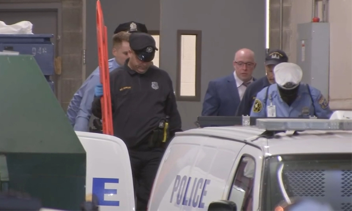  American Airlines Flight Attendant Found Dead In Philadelphia Hotel Room Details-TeluguStop.com