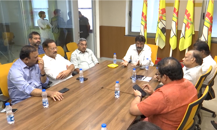  Balakrishna Met The Party's Main Leaders At The Tdp Central Office, Balakrishna-TeluguStop.com