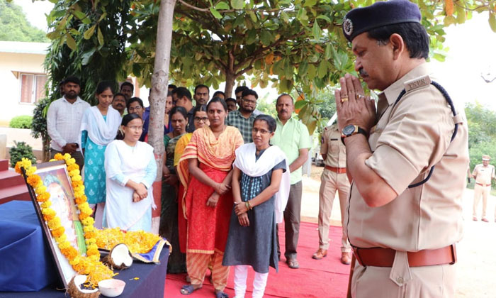  Chakali Ailamma Jayanti In 17th Sardapur Police Battalion, Chakali Ailamma Jayan-TeluguStop.com