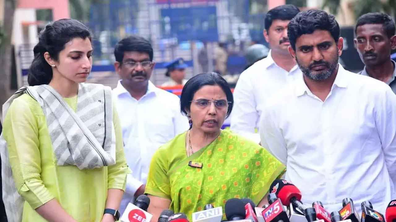  Chandrababu Arrest : Bhuvaneswari Denied Permission To Meet Husband In Jail-TeluguStop.com