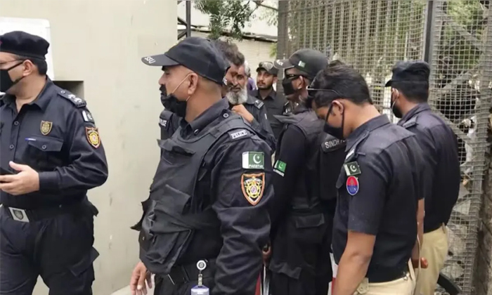  Christian Couple Arrested For Desecration Of Quran In Lahore Details, Christian-TeluguStop.com