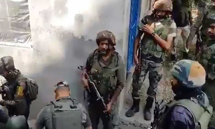 Clashes In Jammu And Kashmir Three Senior Army Officers Killed , Jammu And Kashm Clashes In Jammu And Kashmir Three Senior Army Officers Killed , Jammu And Kashm-TeluguStop.com