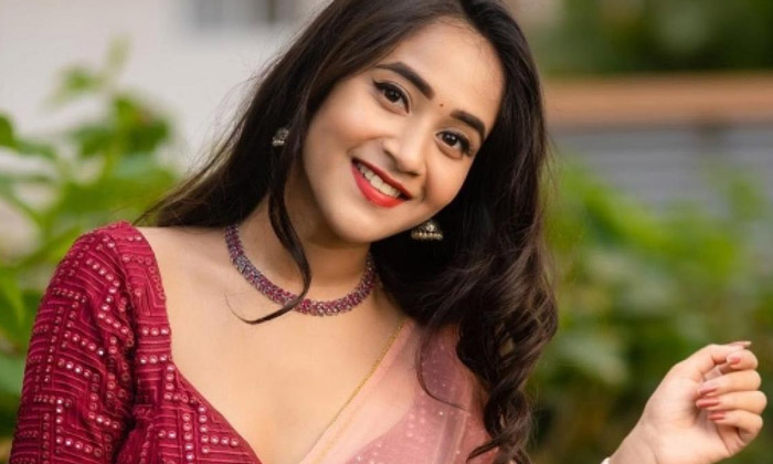 Bigg Boss Beauty Deepthi Sunaina Road Accident News Goes Viral , Deepthi Suna Bigg Boss Beauty Deepthi Sunaina Road Accident News Goes Viral , Deepthi Suna-TeluguStop.com