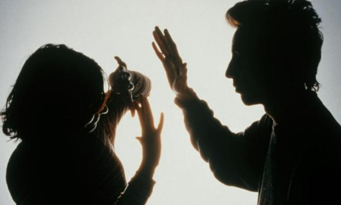  Dowry Harassment Of Young Woman Who Married Nri In Ahmedabad Details, Nri Husban-TeluguStop.com