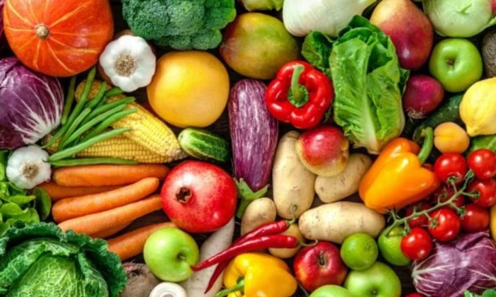  Foods To Avoid In Rainy Season,rainy Season,bananas,brinjal,foods,strawberries,l-TeluguStop.com