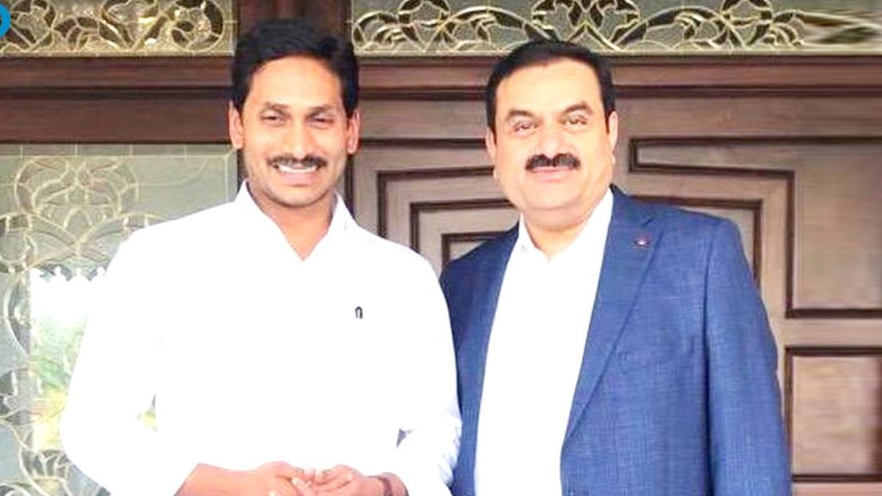  Andhra Pradesh : Gautam Adani Meets Cm Jagan In Camp Office-TeluguStop.com