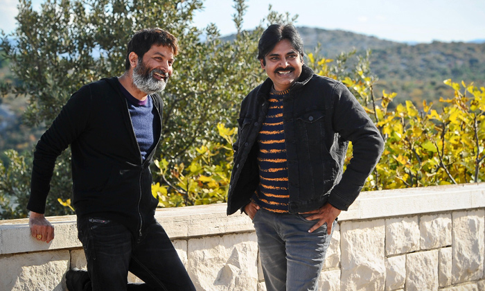  Pawan Kalyan Slept For Trivikram Story-TeluguStop.com