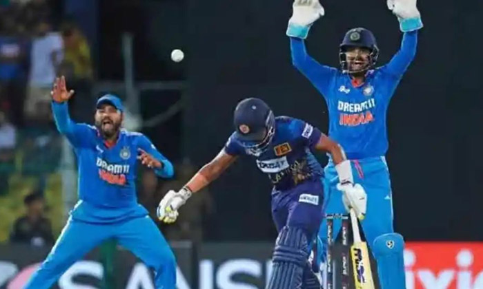  India Defeated Sri Lanka And Reached The Final.. Kuldeep Yadav Excelled , Kulde-TeluguStop.com
