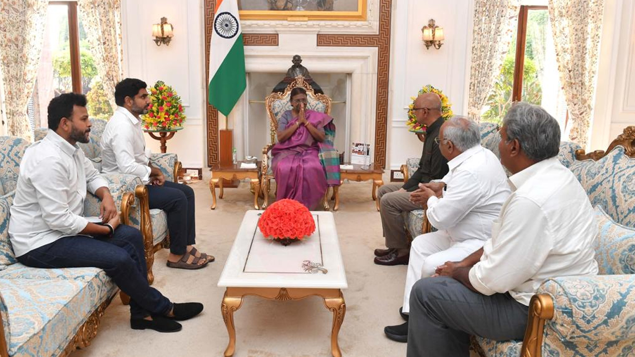  Nara Lokesh Meets President Murmu, Complains Over Illegal Arrest Of Naidu-TeluguStop.com