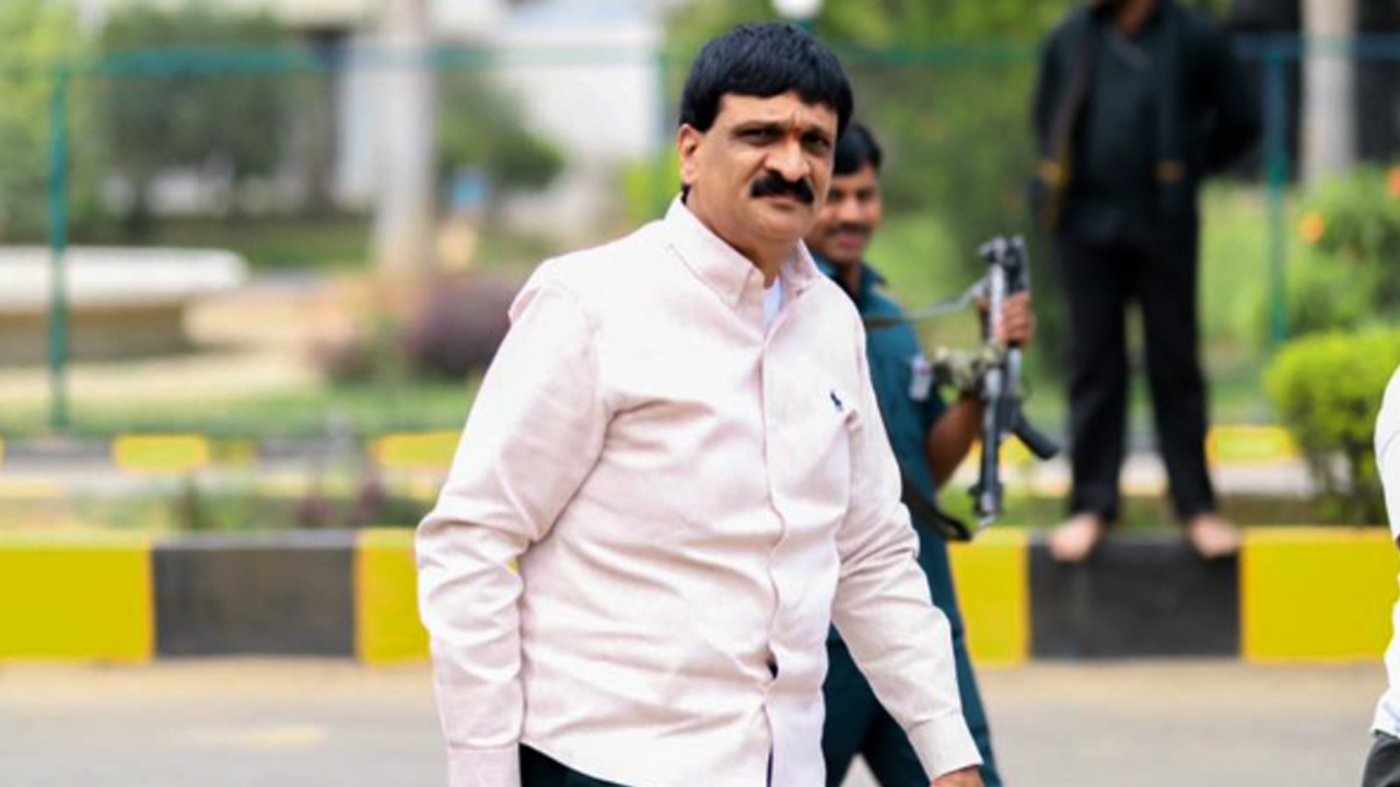  Telangana : Mla Mynampally Quits Brs, Likely To Join Congress-TeluguStop.com