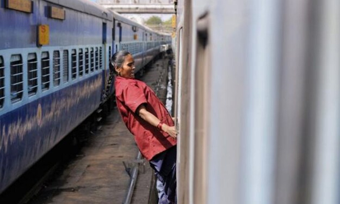  Only Women Are Employed In These Railway Stations, Where, Women, Railway Station-TeluguStop.com