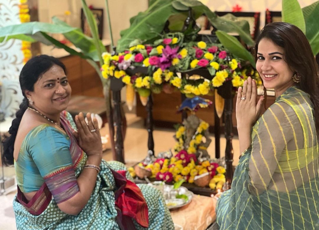  Varun Tej And Lavanya Tripathi Celebrate Ganesh Chaturthi With Family, Pics Insi-TeluguStop.com