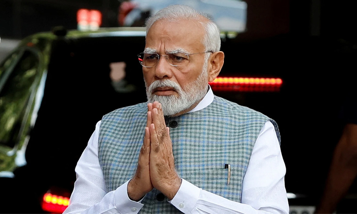  Prime Minister Modi Serious Comments On Brs And Congress Parties Details, Prime-TeluguStop.com