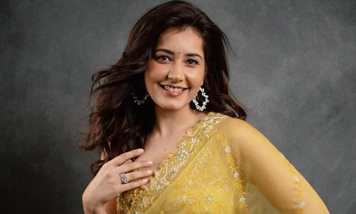  Rashi Khanna Not Getting Tollywood Offers , Raashi Khanna , Tollywood Offers-TeluguStop.com