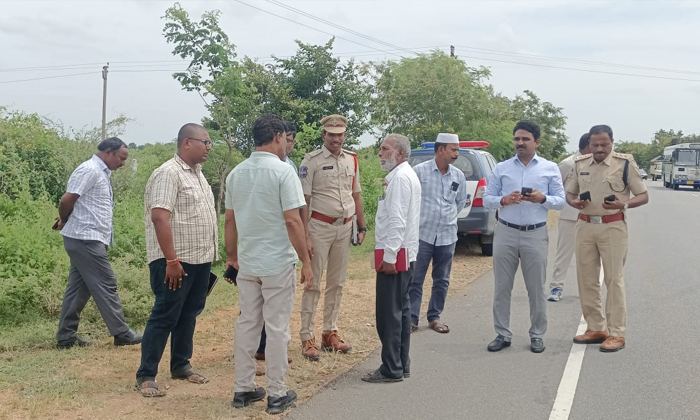  Road Safety Wing Officials Ask About Nasarlapalli Incident , Nasarlapalli Incid-TeluguStop.com