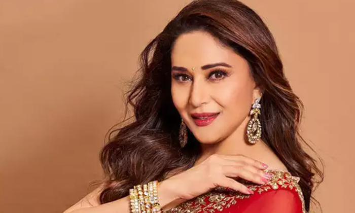  Madhuri Dixit Stardom In 90s-TeluguStop.com