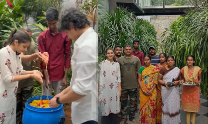  Sitara And Mahesh Participate In Ganesh Nimarjanam Photos Goes Viral, Mahesh Bab-TeluguStop.com