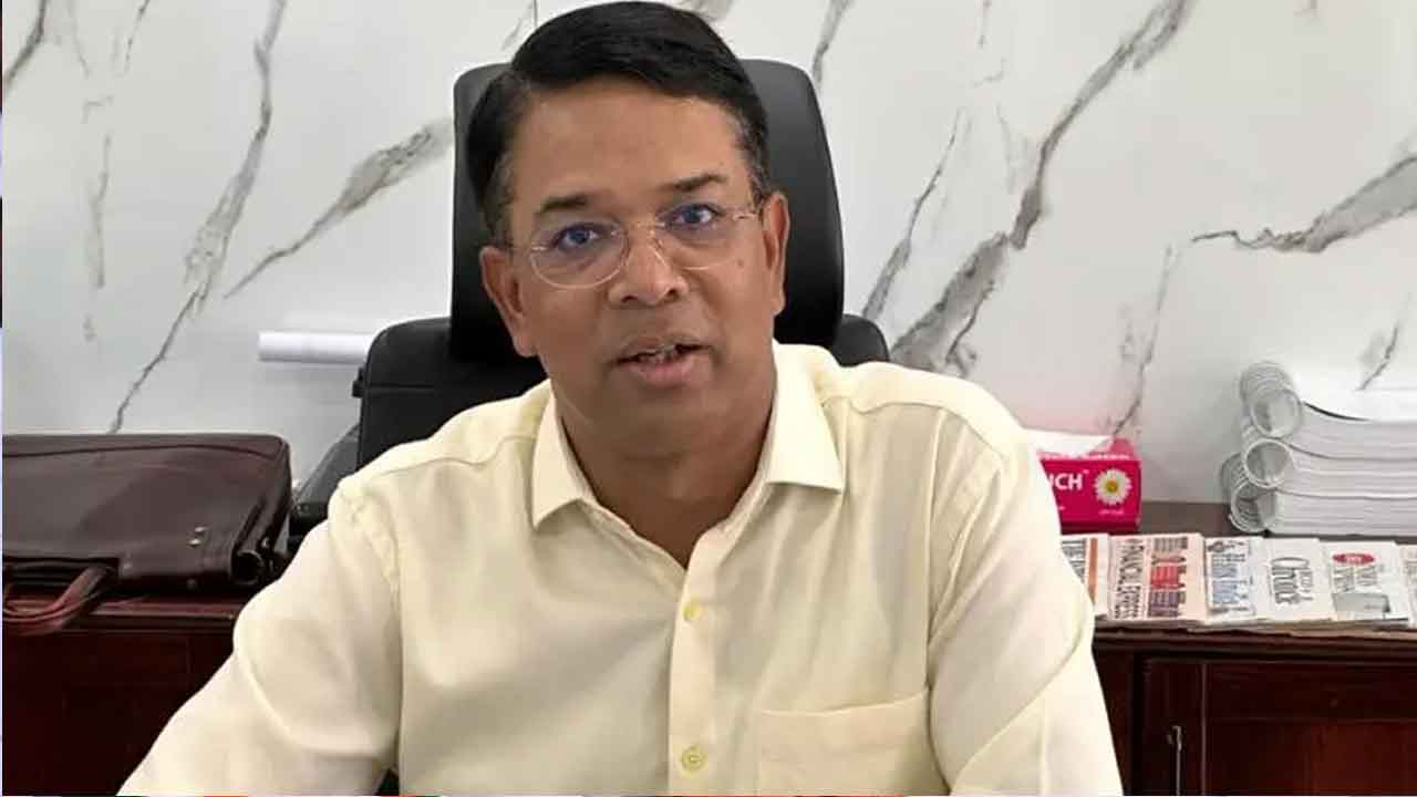 Telangana Chief Election Officer Should Be Suspended : Bjp Telangana Chief Election Officer Should Be Suspended : Bjp-TeluguStop.com
