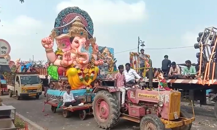  The Buzz Of Immersions Continues In Bhagyanagaram The Processions Of Ganathites-TeluguStop.com