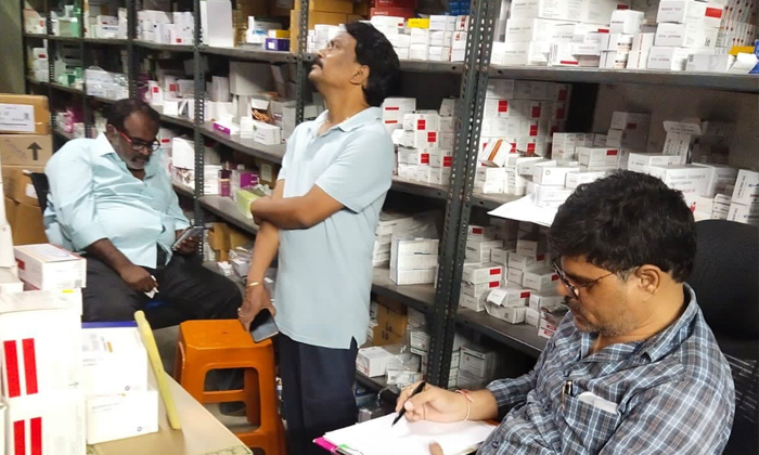  Traces Of Andhra Fake Drugs In Kodad, Andhra Fake Drugs ,kodad, Fake Medicines,-TeluguStop.com