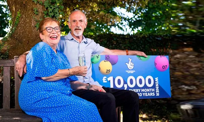  Uk Grandmother Wins 10 Lakh Rupees A Month For The Next 30 Years On The Lottery-TeluguStop.com