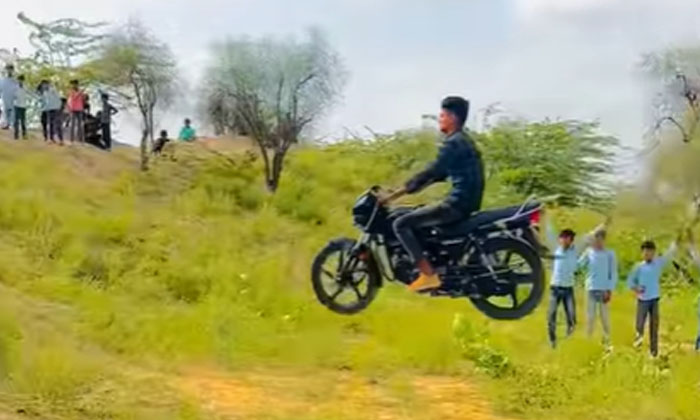  What Are These Stunts On The Bike Babu Salute To You Bro, Bike Stunds, Viral New-TeluguStop.com