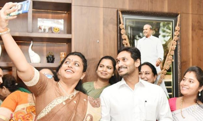  Cm Jagan's Response To The Women's Reservation Bill, Cm Jagan, Nari Shakti Vanda-TeluguStop.com