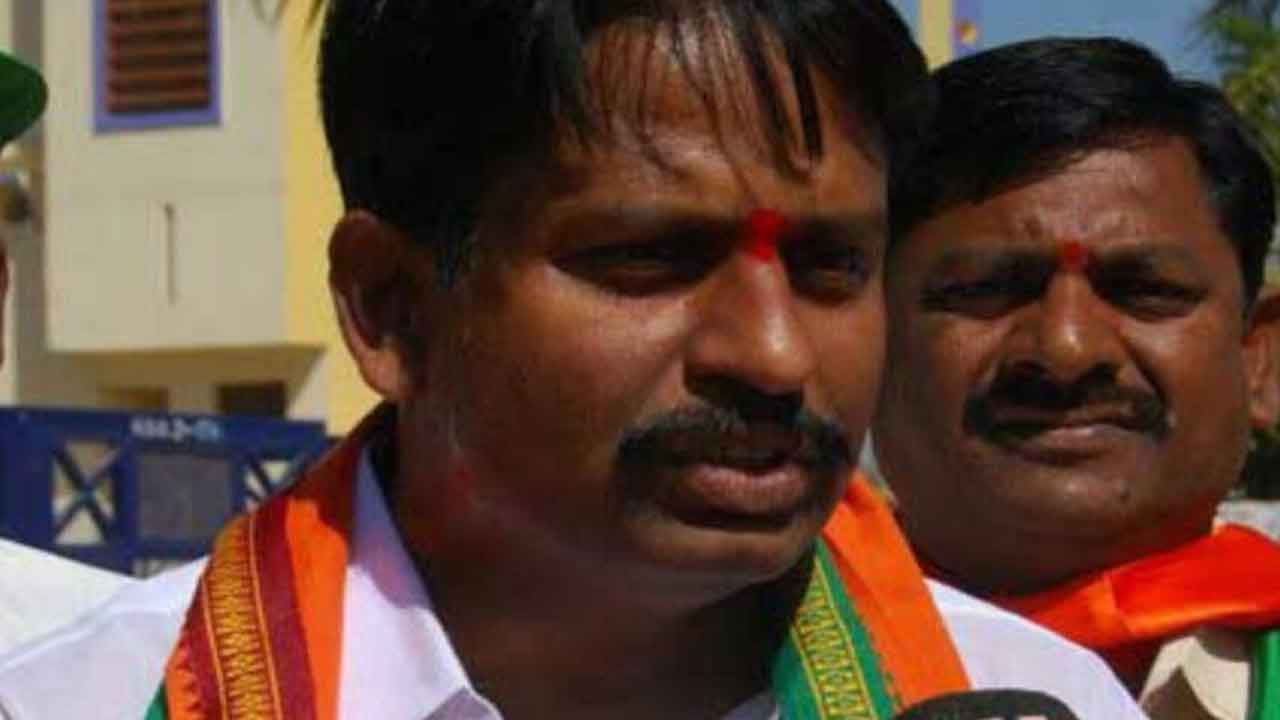  Telangana : Bjp Suspends Vice President Yennam Srinivasa Reddy-TeluguStop.com