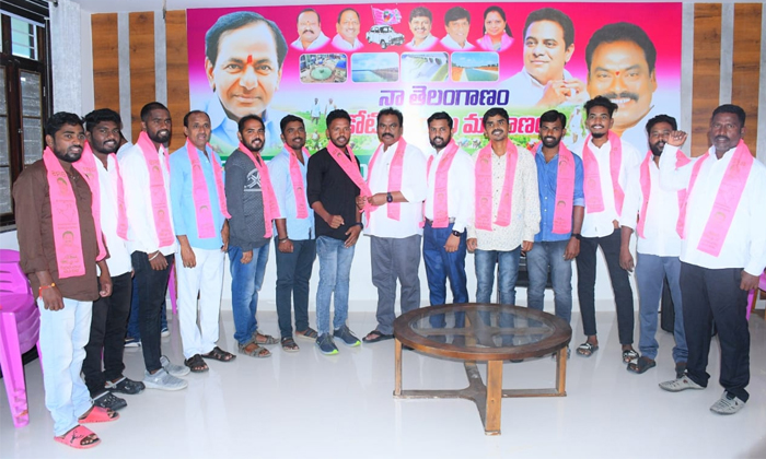  Youth Support Mla Sunke Ravi Shankar, Mla Sunke Ravi Shankar, Choppadandi, Raja-TeluguStop.com